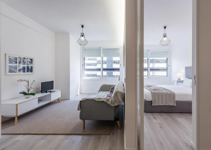 Guestready - Flamingo In The Square